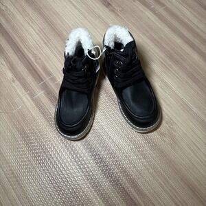 Old Navy Faux-Leather Lace-Up Sherpa-Lined Boots For Toddler (Size 8) NW W/tags